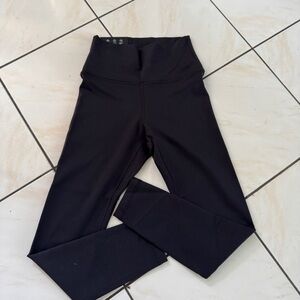 Aritzia Golden Life Leggings Short Length